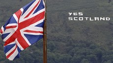 Heslo podporující nezávislost Skotska se objevilo i severoirském Belfastu  (8....