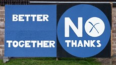 Nezávislost? Ne, dkujeme. Pedvolební billboard ve skotském mst Eyemouth (8....
