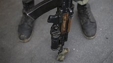 Ukrajinský voják ve městě Avdijivka (9. září 2014) Ukrajinský voják ve městě Avdijivka (9. září 2014)