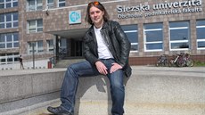 Děkan Pavel Tuleja před budovou Obchodně podnikatelské fakulty Slezské... Děkan Pavel Tuleja před budovou Obchodně podnikatelské fakulty Slezské...