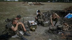 Dojednané pímí se na východ Ukrajiny více mén dodruje. Ukrajintí vojáci...