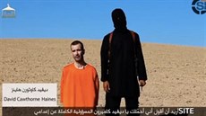 Video zachycující vraždu Hainese islamisté zveřejnili v neděli. Video zachycující vraždu Hainese islamisté zveřejnili v neděli.
