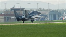 Letoun MiG-29 polských vzduných sil pistává na monovském letiti