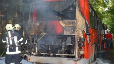 Požár postaršího autobusu způsobila technická závada v palivové soustavě motoru. Požár postaršího autobusu způsobila technická závada v palivové soustavě motoru.
