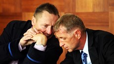 Roman Janoušek (vpravo) a jeho advokát Vít Široký u pražského vrchního soudu.... Roman Janoušek (vpravo) a jeho advokát Vít Široký u pražského vrchního soudu....