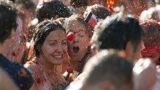 HOLANDSKÁ TOMATINA. Před královským palácem v Amsterdamu se strhla rajčatová... HOLANDSKÁ TOMATINA. Před královským palácem v Amsterdamu se strhla rajčatová...