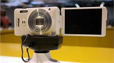 Nikon D750 první zrcadlovka s wi-fi a výklopným displejem