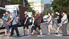 Protestní blokáda dopravy na kruhové kiovatce u Slávie v Náchod mla...