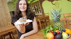 Osmadvacetiletá majitelka brněnské vitariánské restaurace Kiwi Raw Food Jana... Osmadvacetiletá majitelka brněnské vitariánské restaurace Kiwi Raw Food Jana...