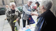Sbírková a informační kampaň České alzheimerovské společnosti na pomoc lidem... Sbírková a informační kampaň České alzheimerovské společnosti na pomoc lidem...