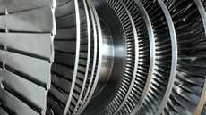 Proti původnímu má nový nízkotlaký rotor novou konstrukci. Je přibližně o... Proti původnímu má nový nízkotlaký rotor novou konstrukci. Je přibližně o...