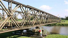 V Kojetíně právě probíhá třítýdenní výcvik provizorního přemostění řeky. Jedním... V Kojetíně právě probíhá třítýdenní výcvik provizorního přemostění řeky. Jedním...