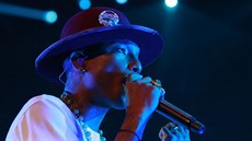 Producent Pharrell Williams odehrál svou tuzemskou premiéru 17.9. 2014 v...