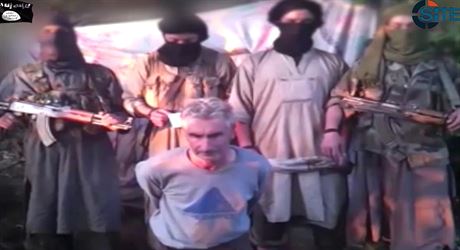 Fotografie z videa zveejnného 24. záí 2014, kde byl zavradn francouzský...