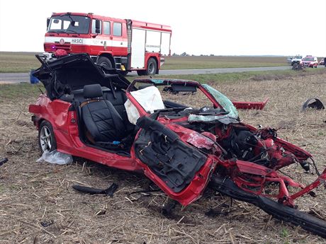 Pi sráce osobního automobilu s nákladním u stedoeských Klecan zemeli ti...