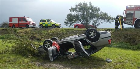 idi kody Octavia pedjídl vlevo odboující vozidlo Peugeot 306 a vrazil do...