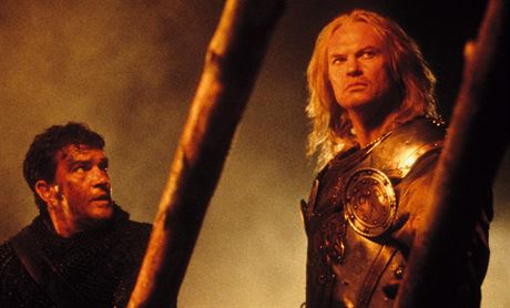 Vladimír Kulich (vpravo) s Antoniem Banderasem ve filmu Vikingové