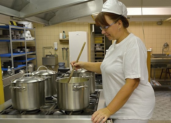 Kuchařky všech porubských školních i předškolních zařízení prošly kurzy, kde se... Kuchařky všech porubských školních i předškolních zařízení prošly kurzy, kde se...