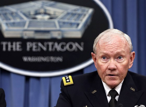 Generál Martin Dempsey hovoí v Pentagonu o situaci v Sýrii a Iráku (26. záí...