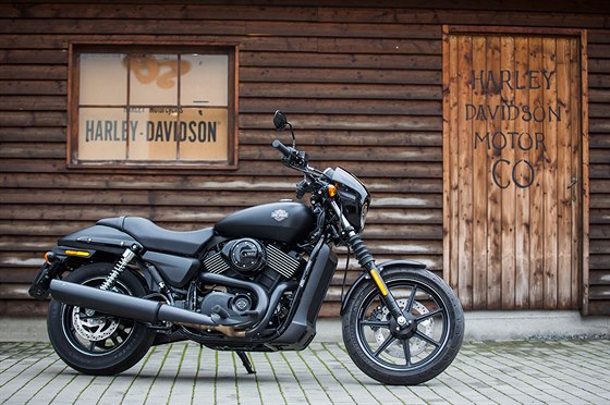 I kdy má netradiní motor, Harley-Davidson se v modelu Street nezape.