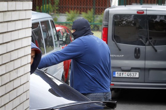 Policisté prohledali i vilu na praských Vinohradech, kterou vyuívá lobbista...