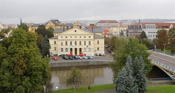 Název budovy na behu Male v eských Budjovicích se nkolikrát mnil. Z...