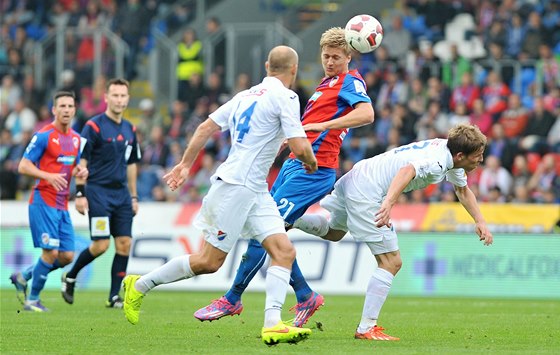 Václav Procházka (v erveném s íslem 21) je novým kapitánem plzeských fotbalist.