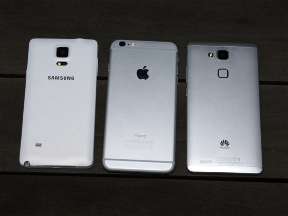 Nejnovjí Samsung Galaxy Note 4 a dva významní konkurenti od Applu a Huawei