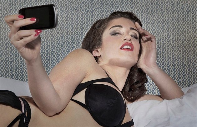 Mobilní telefony se tlačí na místo kompaktních fotoaparátů. I kvůli populárním... Mobilní telefony se tlačí na místo kompaktních fotoaparátů. I kvůli populárním...