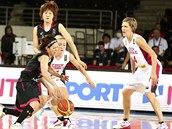Momentka z basketbalovho utkn MS en esko (bl) vs. Japonsko