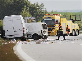 Pi tragick dopravn nehod na dlnici D5 zemela jedna ena. Dal ti lid...