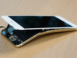 Ohnutý iPhone 6 Plus