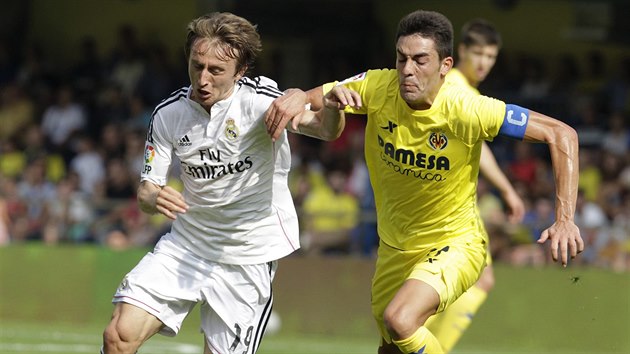 Beck souboj svedli Luka Modric z Realu Madrid (vlevo) a kapitn Villarrealu Bruno Soriano.