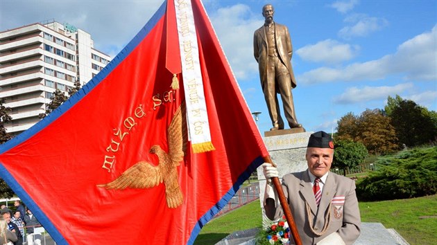 Masarykova socha se v Most odhalovala u potet. Prvn zniili nacist, druhou komunist.