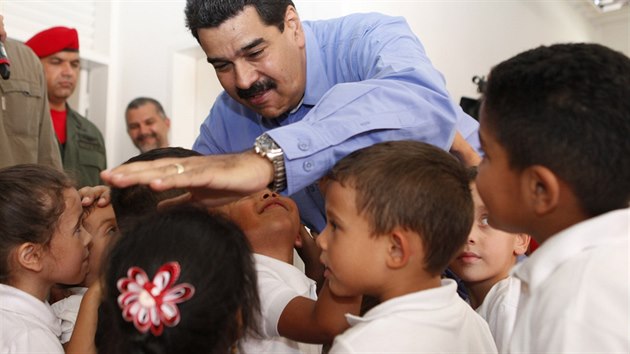 Venezuelsk prezident Nicols Maduro ve kole  (17. z 2014).