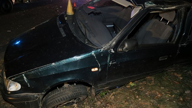U obce Drnek na Kladensku havarovalo vozidlo s pti mladmi lidmi, ti svm zrannm podlehli (27.9.2014)