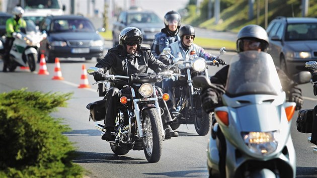 Spolen jzda motork z plzeskho pivovaru na letit u Marinskch lzn.