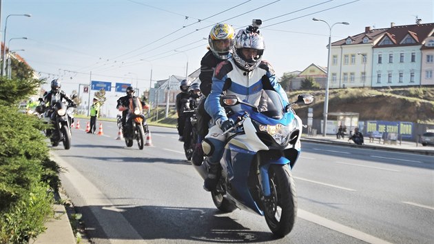 Spolen jzda motork z plzeskho pivovaru na letit u Marinskch lzn.