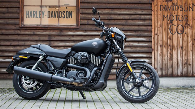I kdy m netradin motor, Harley-Davidson se v modelu Street nezape.