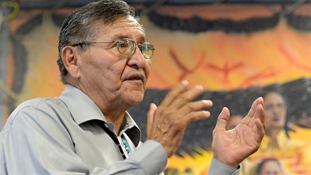 Prezident kmene Navaho Ben Shelly bhem svho projevu v indinskm centru Albuquerque na jihozpad USA (24. z 2014)