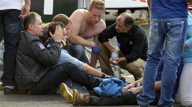 Lkai zasahuj po tragick nehod pi pehldce monster truck v Nizozemskm Haaksbergenu (28. z 2014)