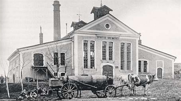 Vroce 1885 byl zaloen pansk lihovar jako soust
hospodskho dvora tebskho zmku.