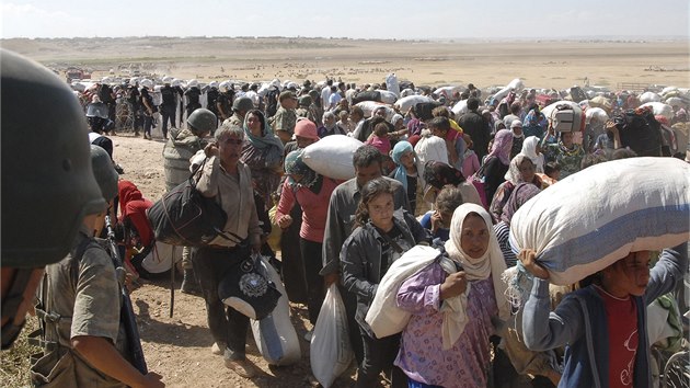 Turecko otevelo sv hranice kurdskm uprchlkm, jejich vesnice v Srii dobv Islmsk stt. (19. z 2014)