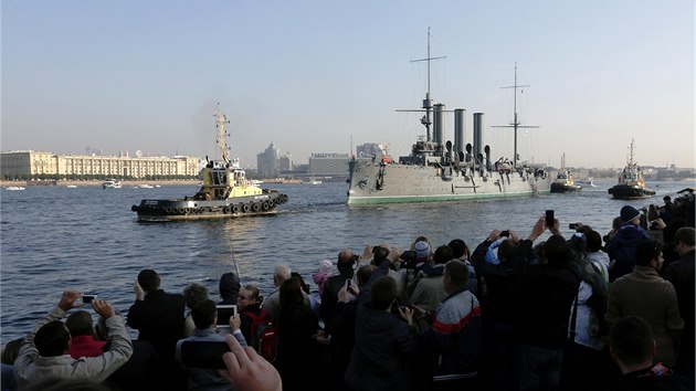 Legendrn kink Aurora opustil sv kotvit v Petrohradu (21. z 2014)