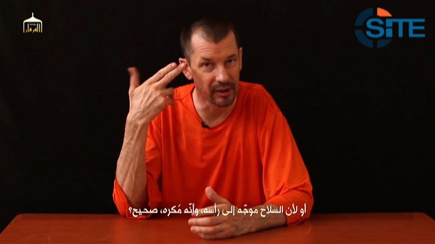 Britsk novin John Cantlie na prvnm videu, kter zveejnili sunnitt radiklov z Islmskho sttu (18. z 2014)