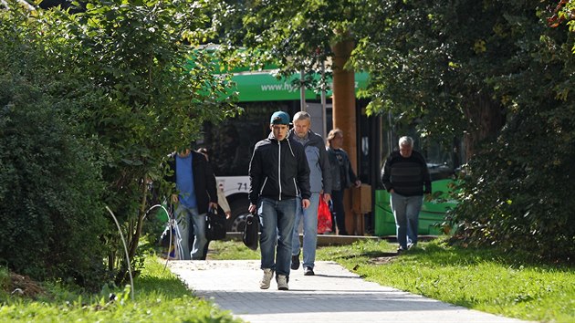 Nedokonen chodnk ped zastvkou MHD na jihlavskch Bezinkch. Jmu nkdy v budoucnu peklene lvka.