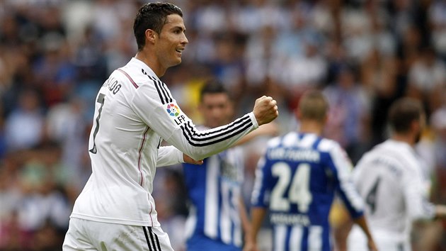 Cristiano Ronaldo z Realu Madrid slav pesn zsah proti La Coruni.