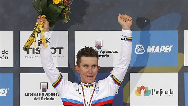 Michal Kwiatkowski slav triumf na svtovm ampiontu v silnin cyklistice.