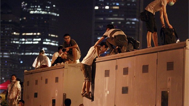 V centru Hongkongu protestovaly destky tisc lid za demokracii (28. 9. 2014)