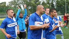 Zápas FK Junior Roma Děčín a mužstvem složeným ze zaměstnanců devíti ambasád FC... Zápas FK Junior Roma Děčín a mužstvem složeným ze zaměstnanců devíti ambasád FC...